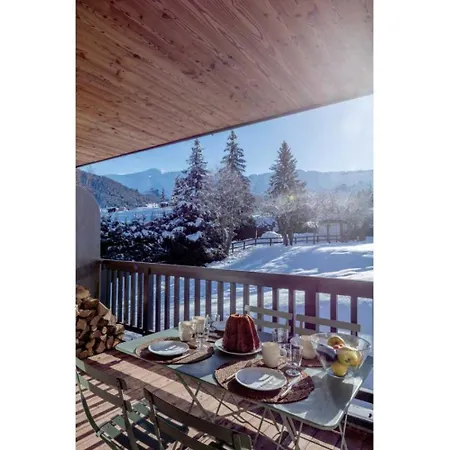 Modern 2 Bedroom Apartment, Close To Lifts *