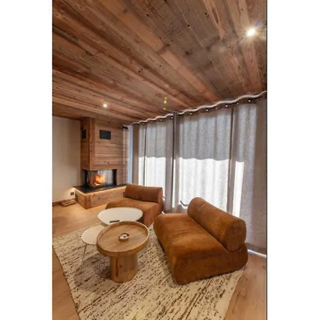 Modern 2 Bedroom Apartment, Close To Lifts *