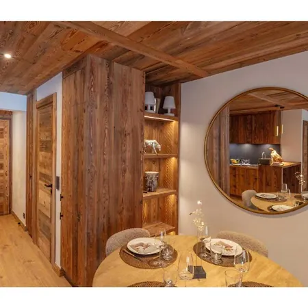 Apartment Modern 2 Bedroom Apartment, Close To Lifts *